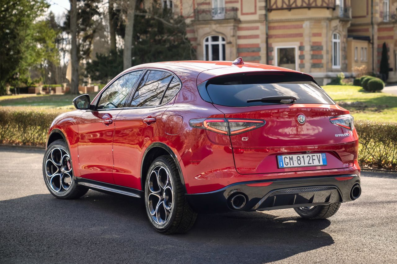 Alfa Romeo Stelvio I SUV - zdjęcie poglądowe