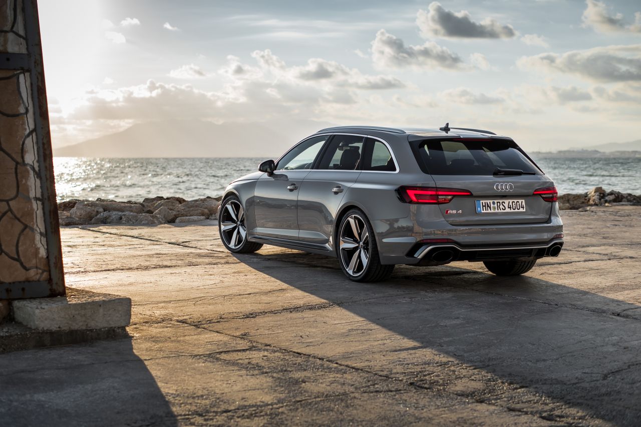 Audi A4 B9 RS4 Avant - zdjęcie poglądowe