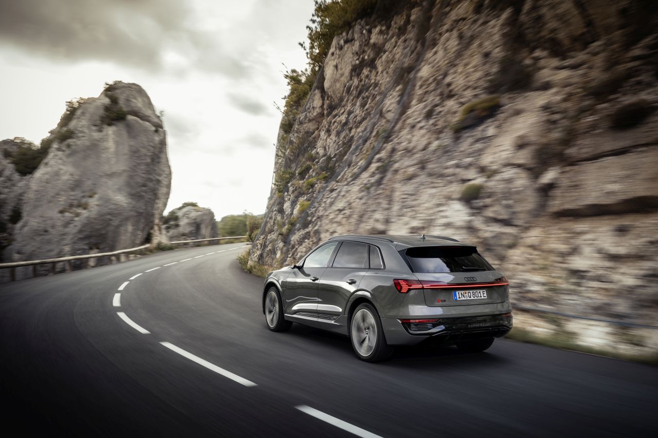 Audi Q8 E-tron I (GE) SUV - zdjęcie poglądowe