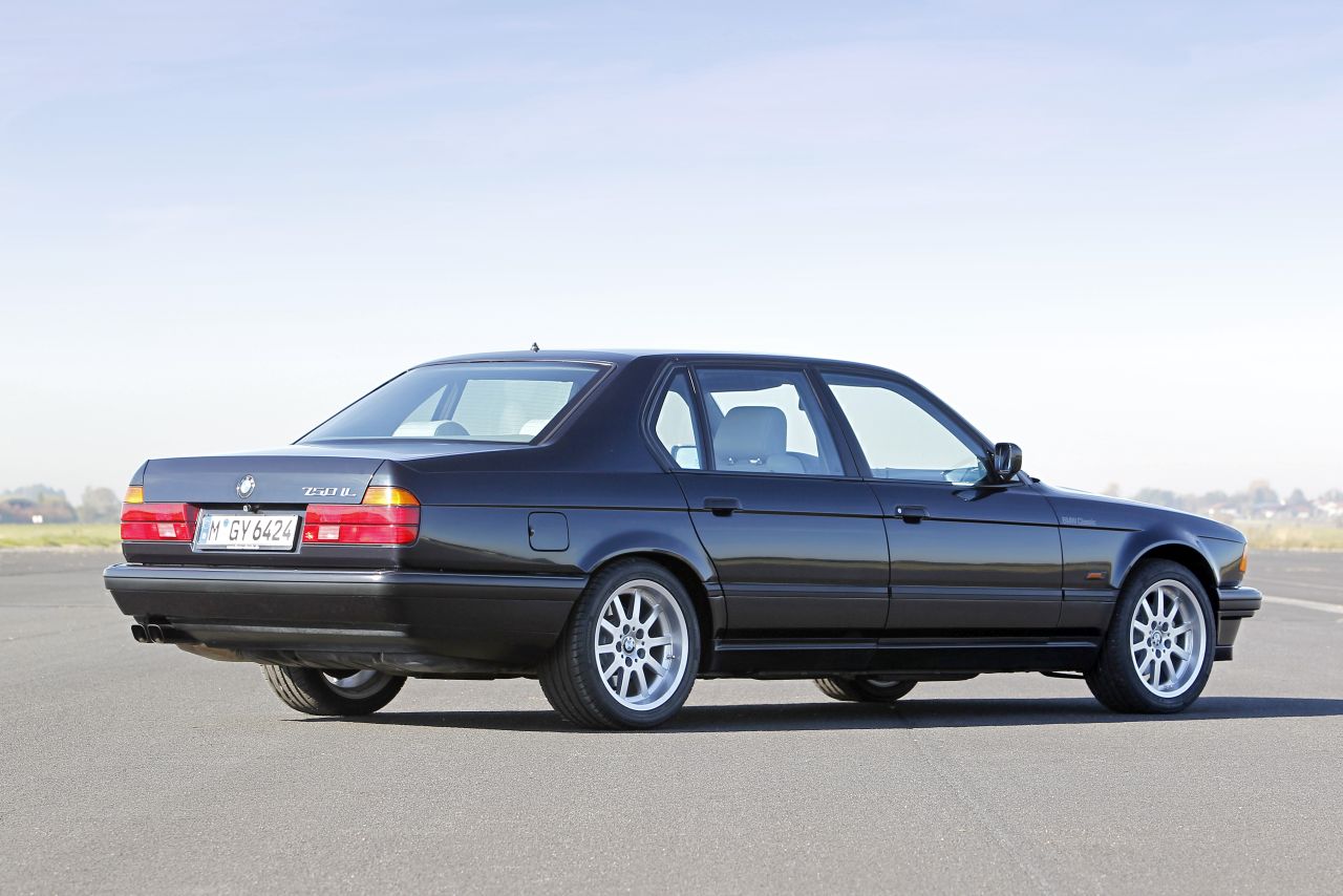 BMW Seria 7 E32 Limusine Long - zdjęcie poglądowe