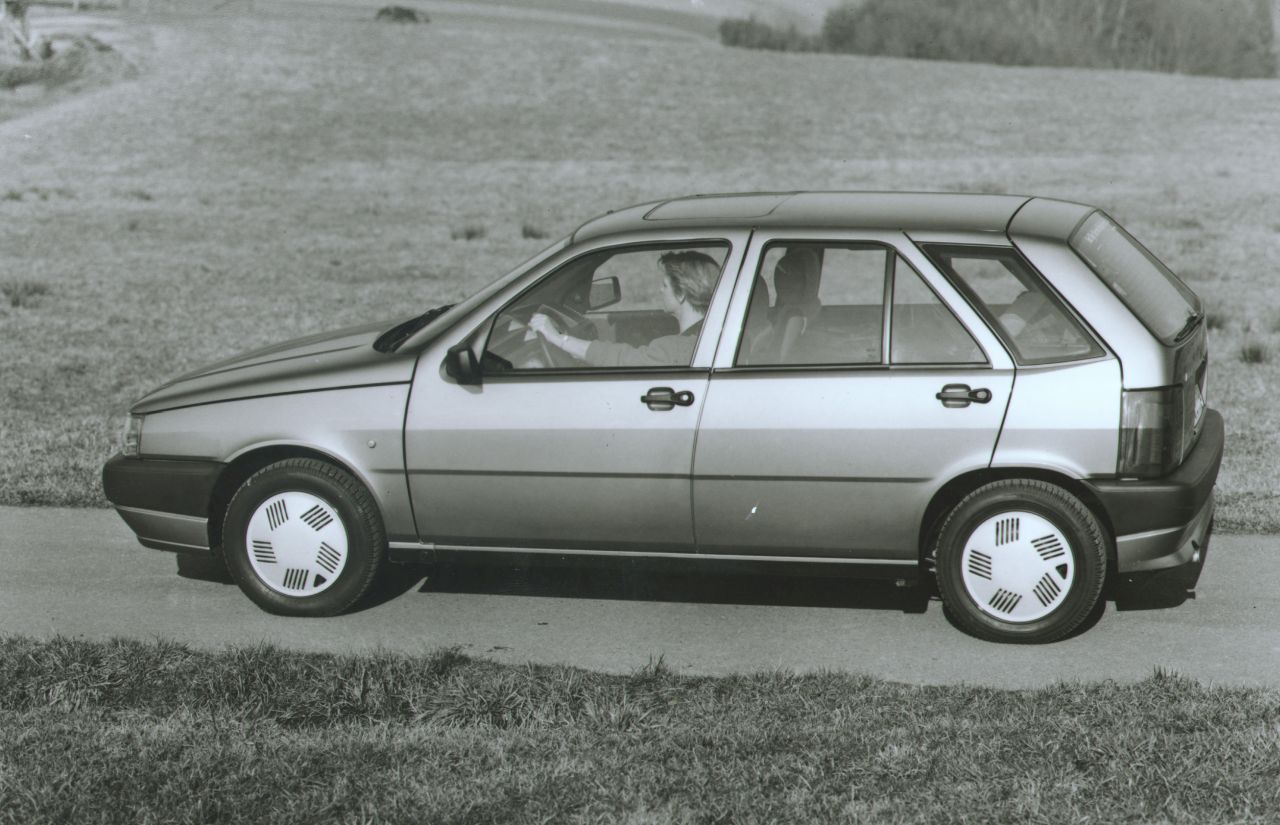 Fiat Tipo Typ 160 Hatchback 5D - zdjęcie poglądowe