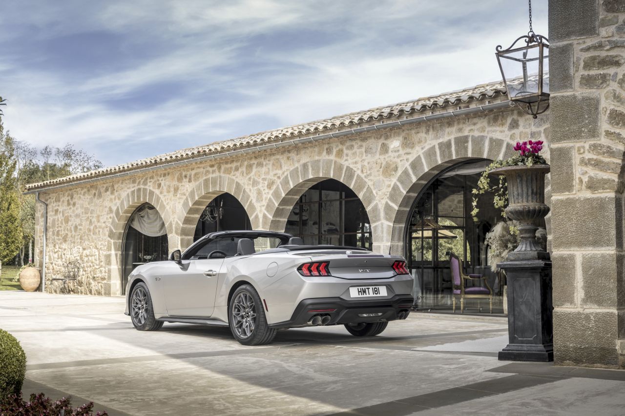 Ford Mustang VII Convertible - zdjęcie poglądowe