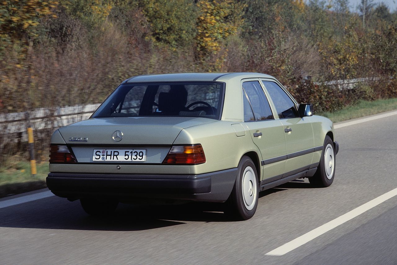 Mercedes-Benz Klasa E W124 Sedan - zdjęcie poglądowe