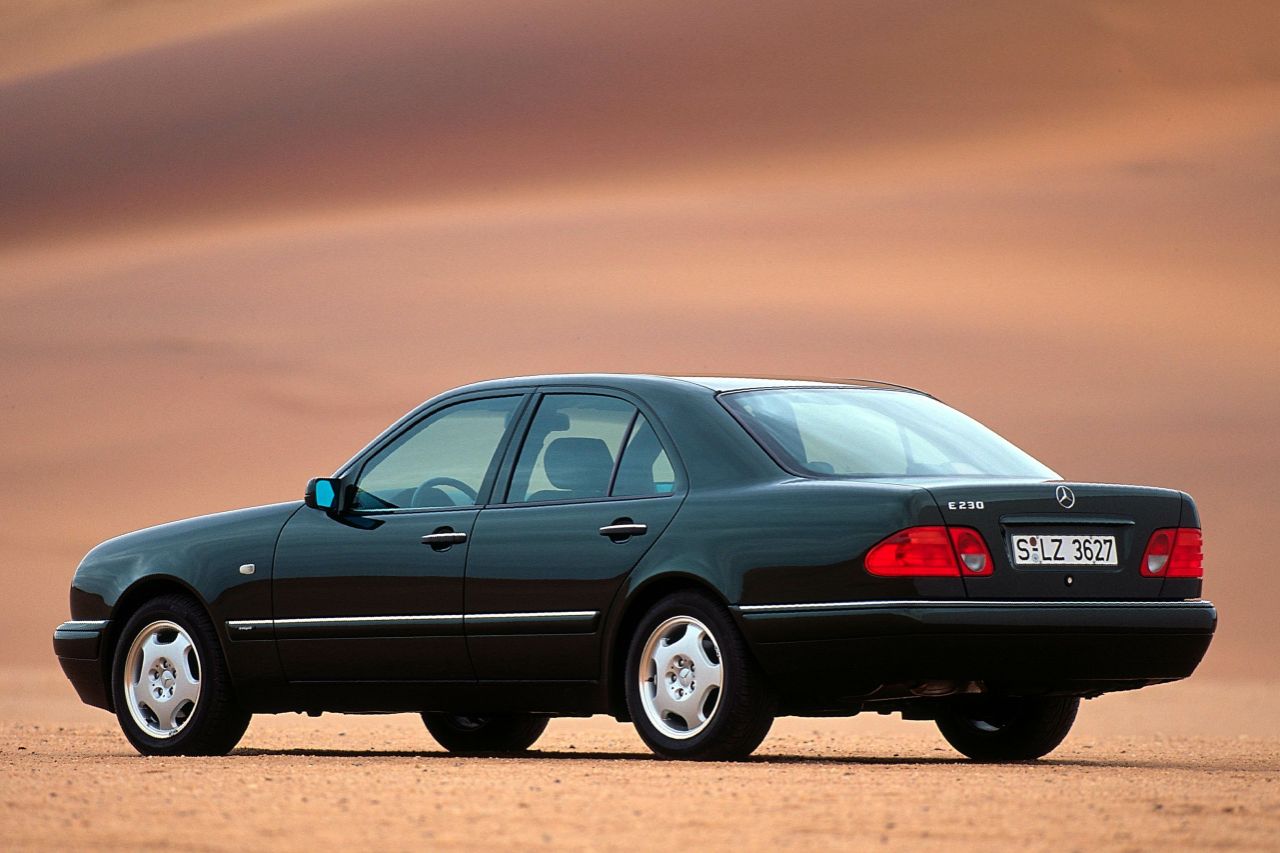 Mercedes-Benz Klasa E W210 Sedan - zdjęcie poglądowe