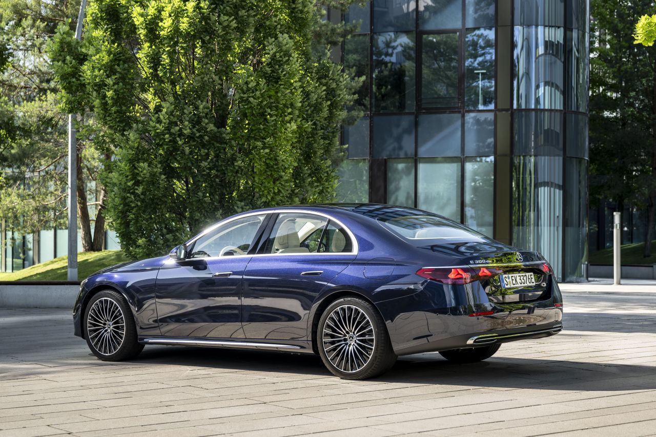 Mercedes-Benz Klasa E W214 Limusine - zdjęcie poglądowe