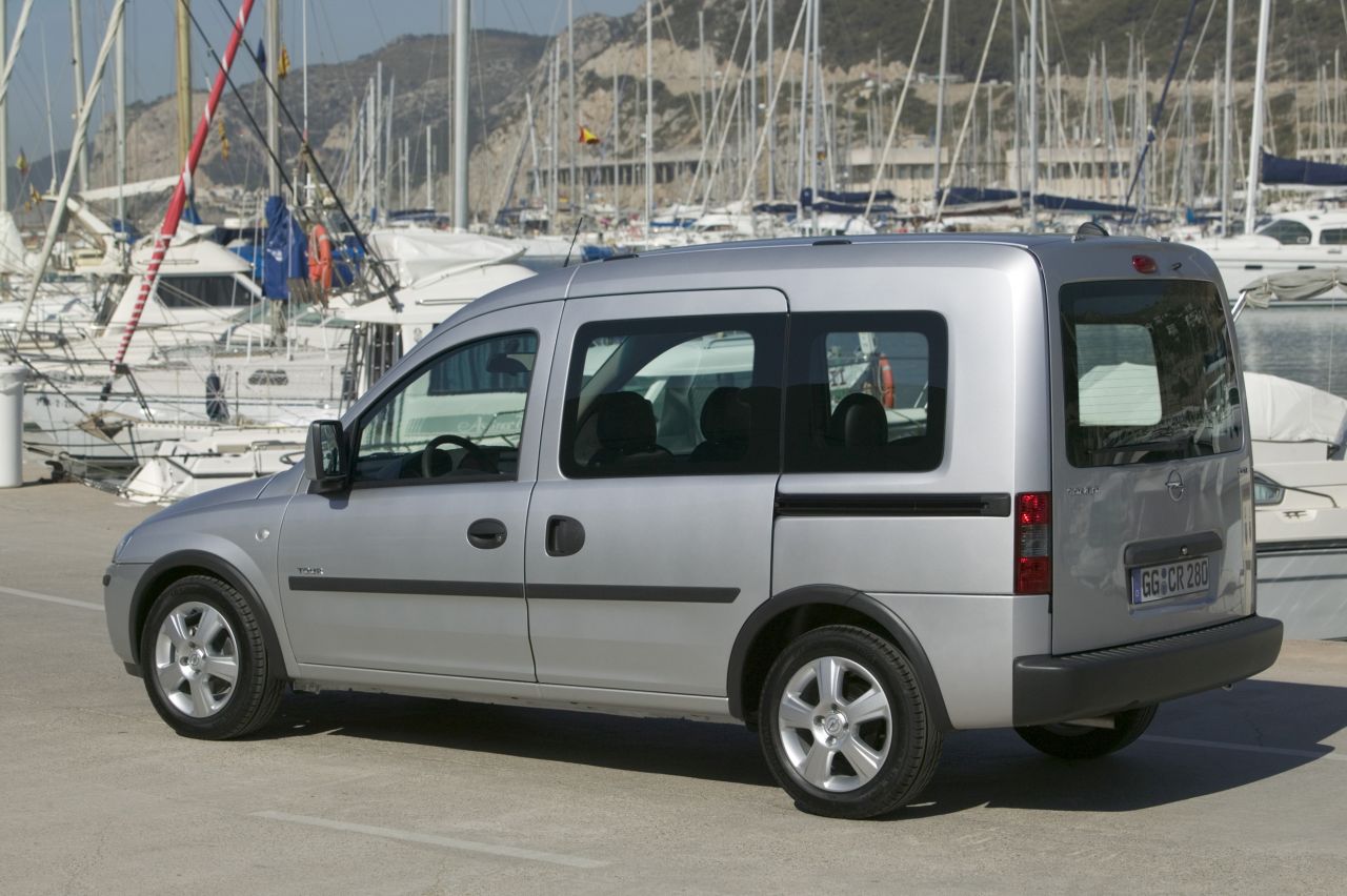 Opel Combo C (F26,F06) Tour - zdjęcie poglądowe