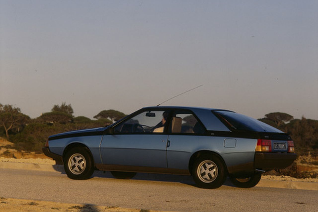 Renault Fuego I Coupe - zdjęcie poglądowe