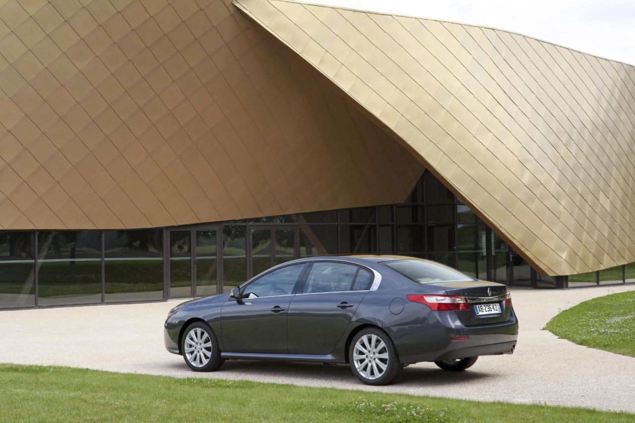 Renault Latitude I Sedan - zdjęcie poglądowe