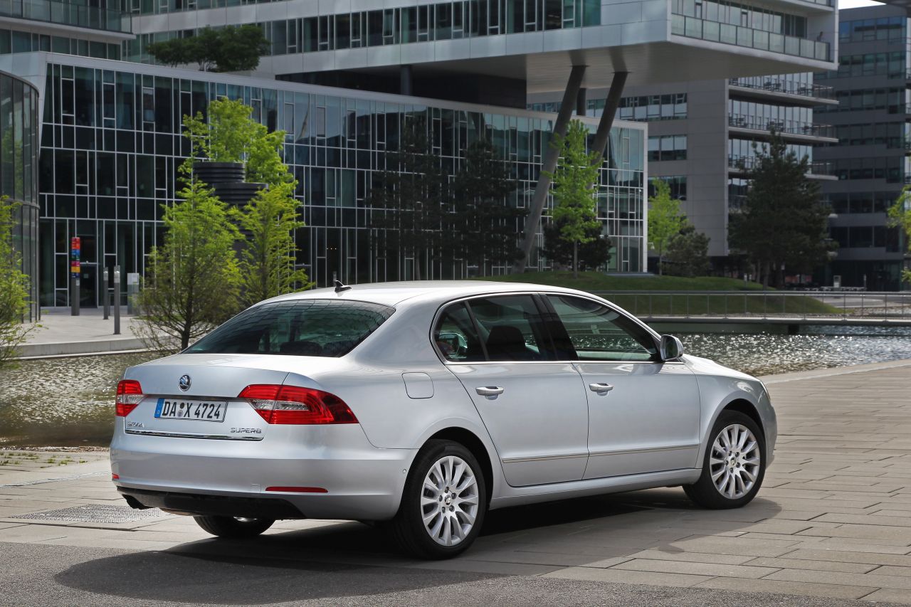 Skoda SuperB II (3T4,3T5) Sedan - zdjęcie poglądowe