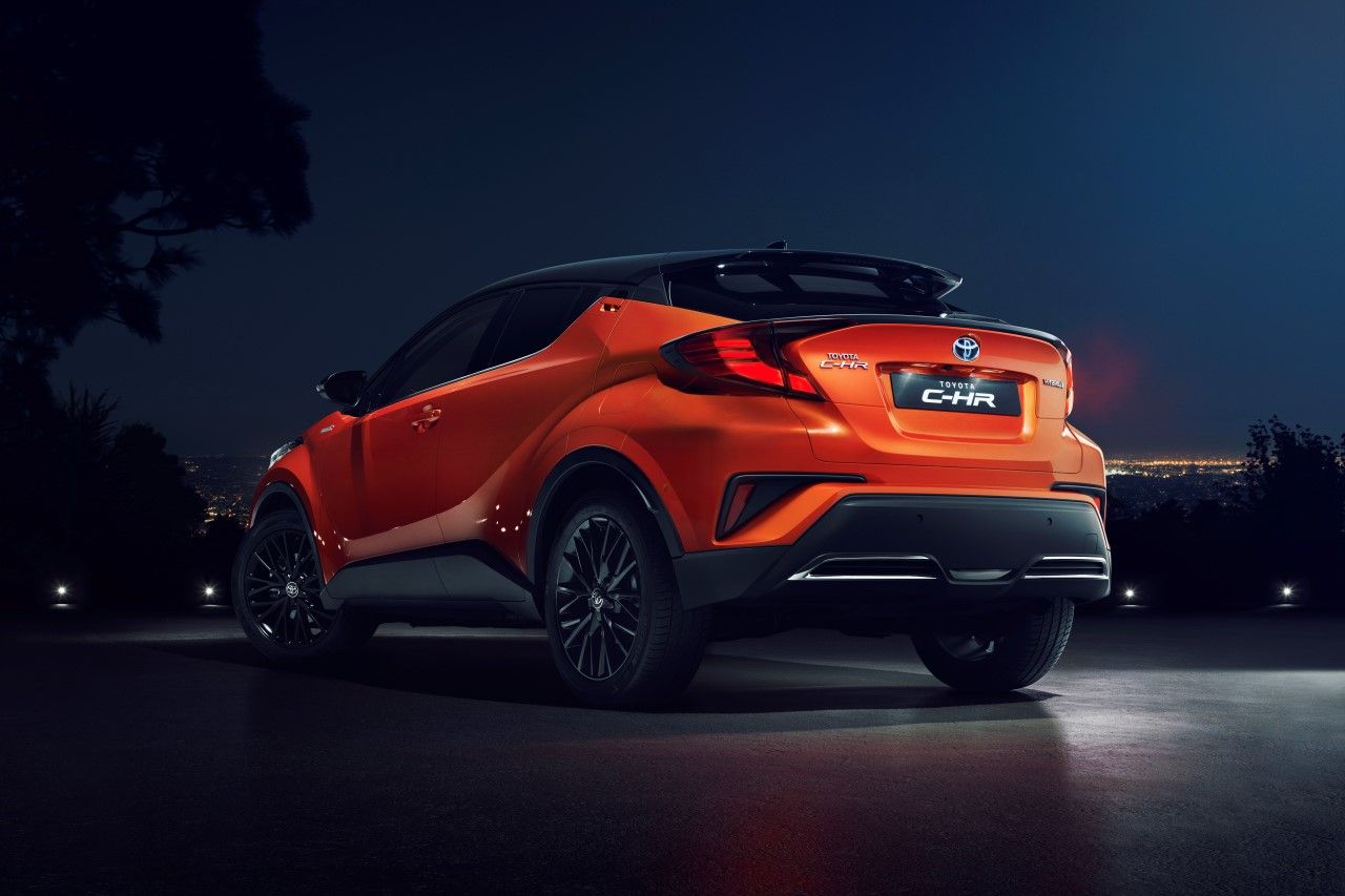 Toyota CH-R I (X10) Crossover - zdjęcie poglądowe