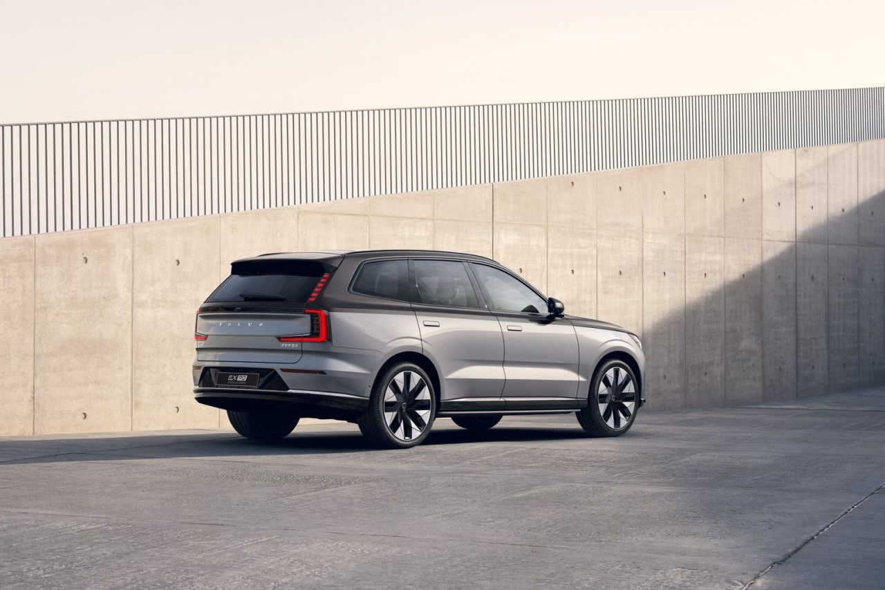 Volvo EX90 I SUV (7-osobowy) - zdjęcie poglądowe